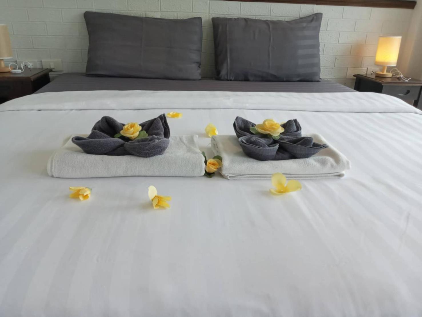 At Home Hotel Patong Exterior foto